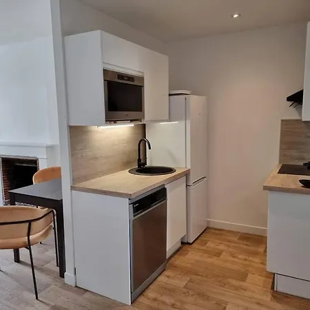 Apartment Le Cour-couronne, Cosy Et Central, Avec Local A Velos *