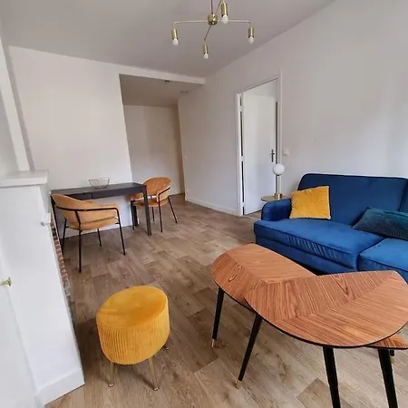 Apartment Le Cour-couronne, Cosy Et Central, Avec Local A Velos *