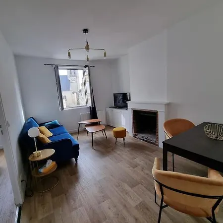 Le Cour-couronne, Cosy Et Central, Avec Local A Velos Сомюр